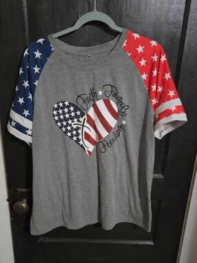 Gray Short-Sleeve Patriotic Heart Tee with Red & Blue Star Raglan Sleeves